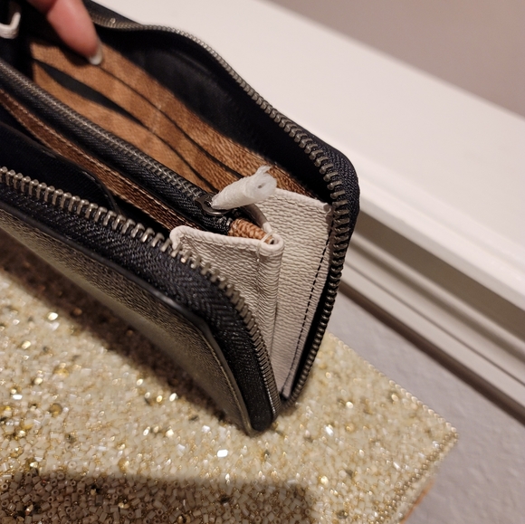 ***SOLD***Coach wallet - Picture 6 of 6